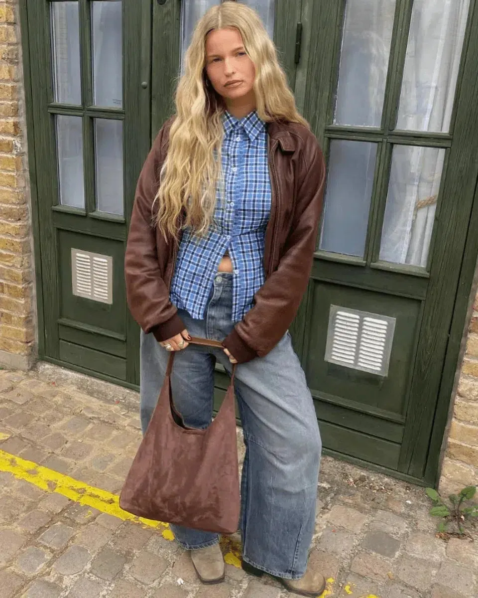 Cassia – Versatile timeless design – Suede bag