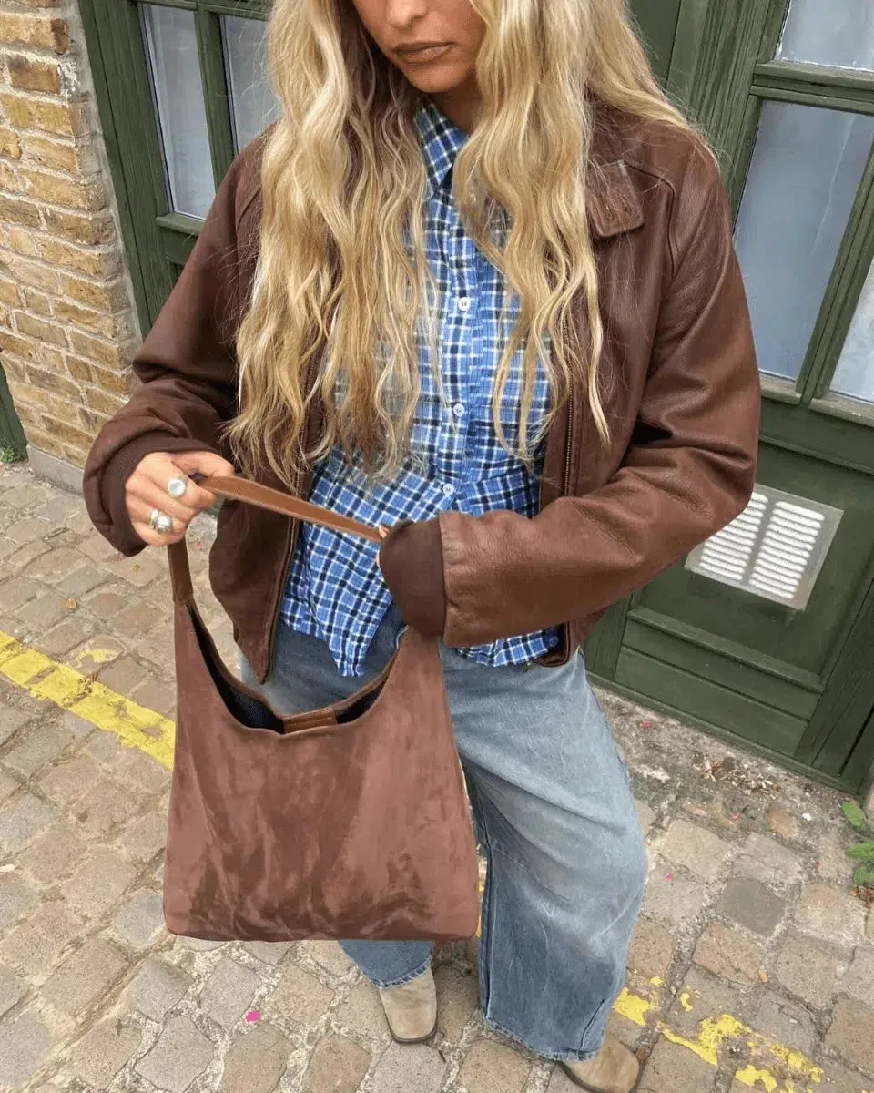 Cassia – Versatile timeless design – Suede bag