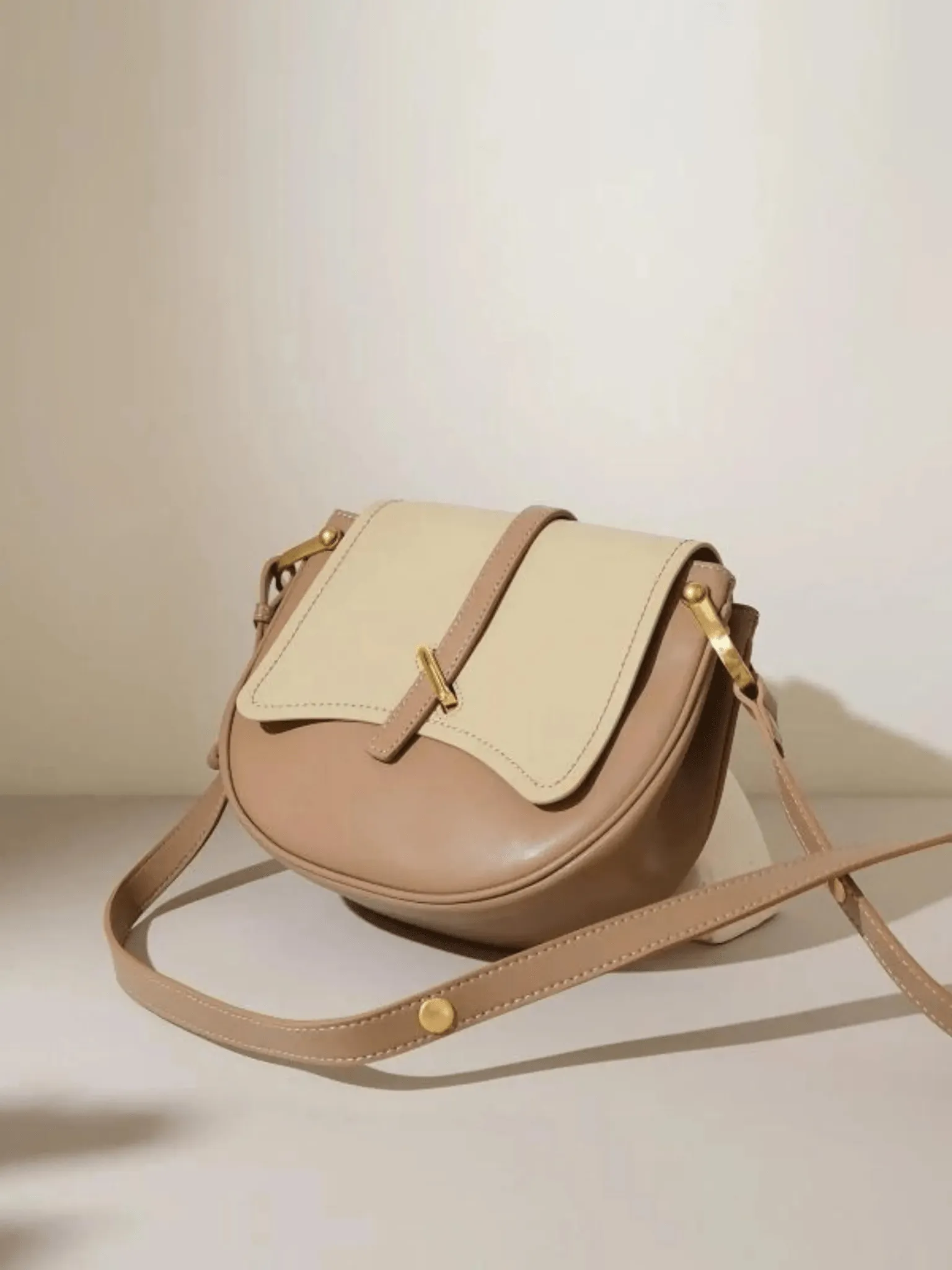 Lora | Sophisticated handbag