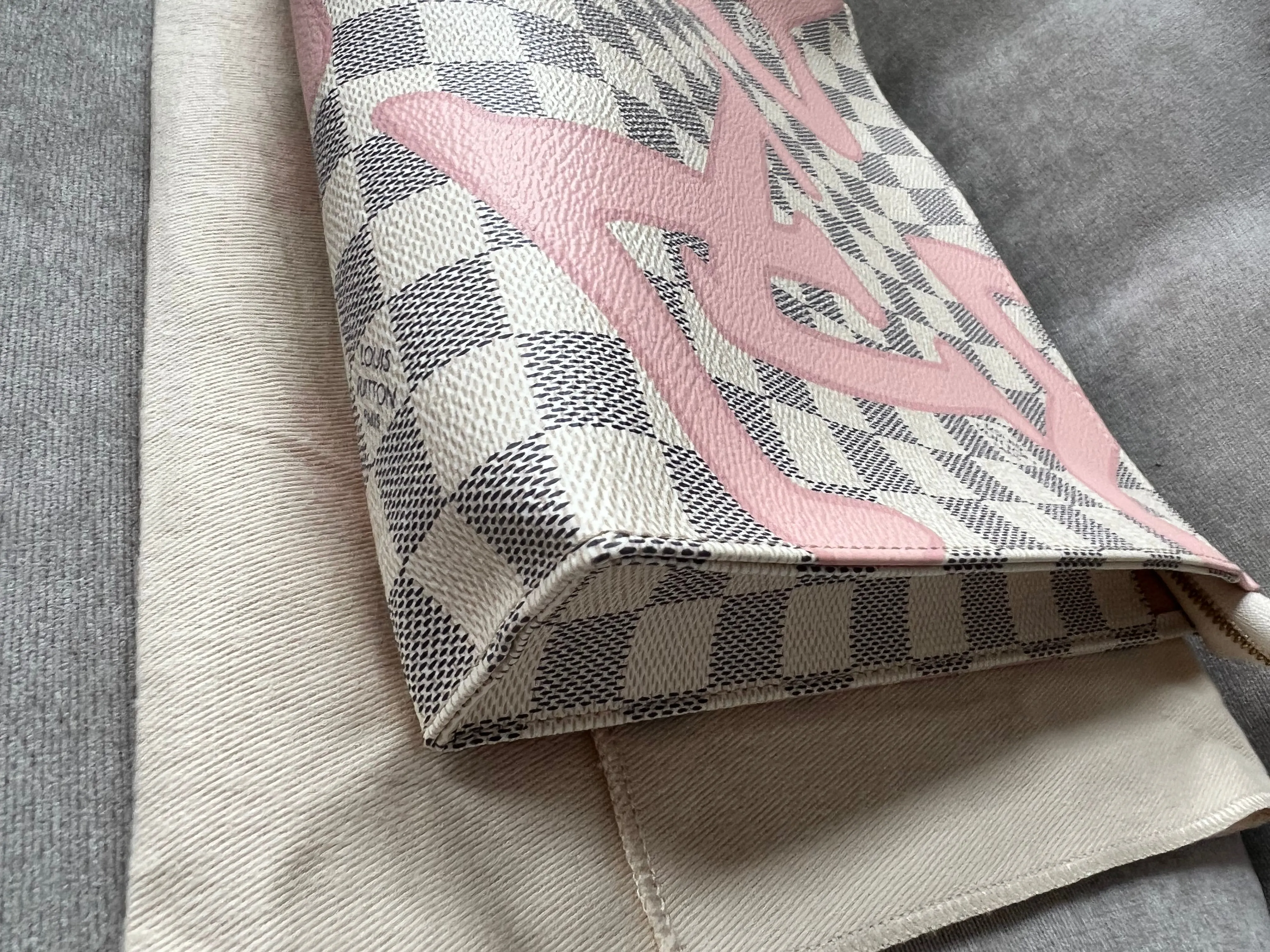 Louis Vuitton Toiletry Pouch 26 Damier Azur Tahitienne