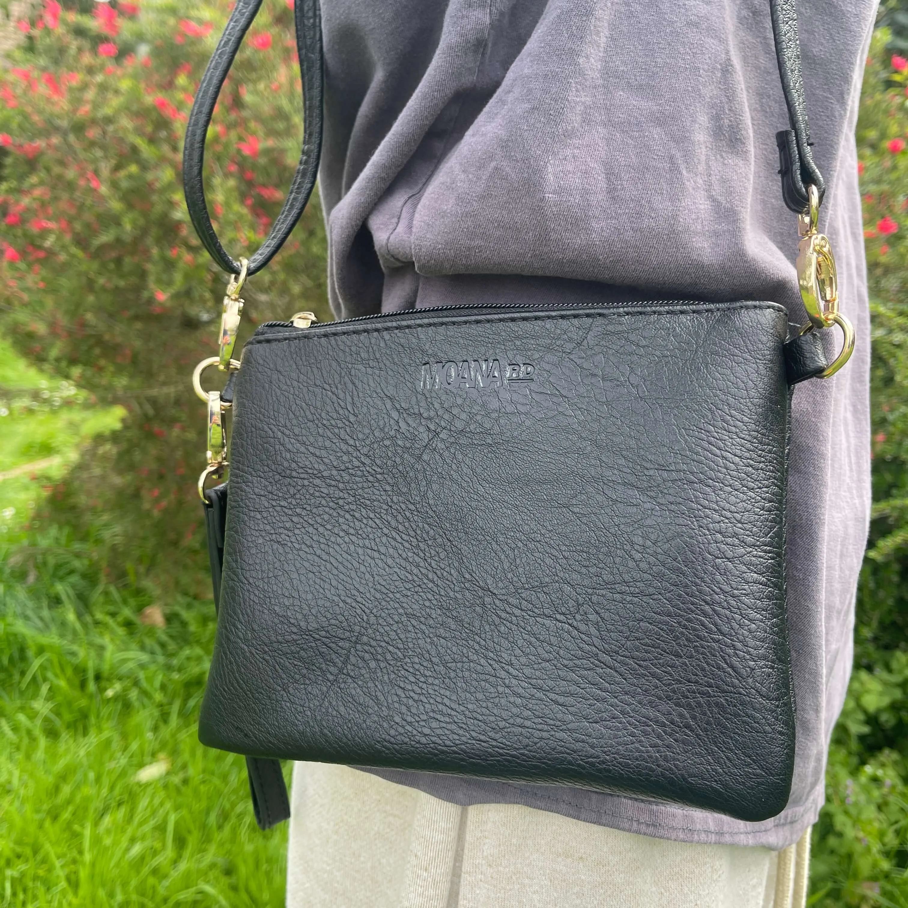MOANA RD Viaduct Clutch - Black