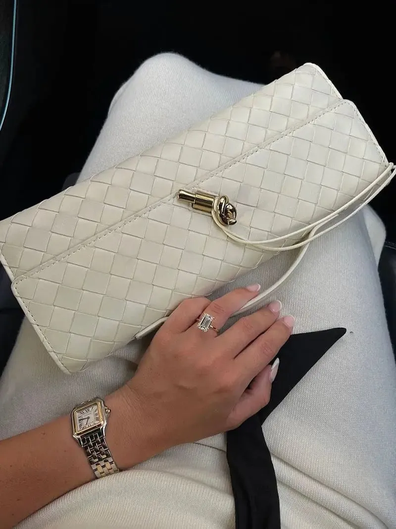 The Amy Luxury Handbag – The Must-Have Accessory for 2025