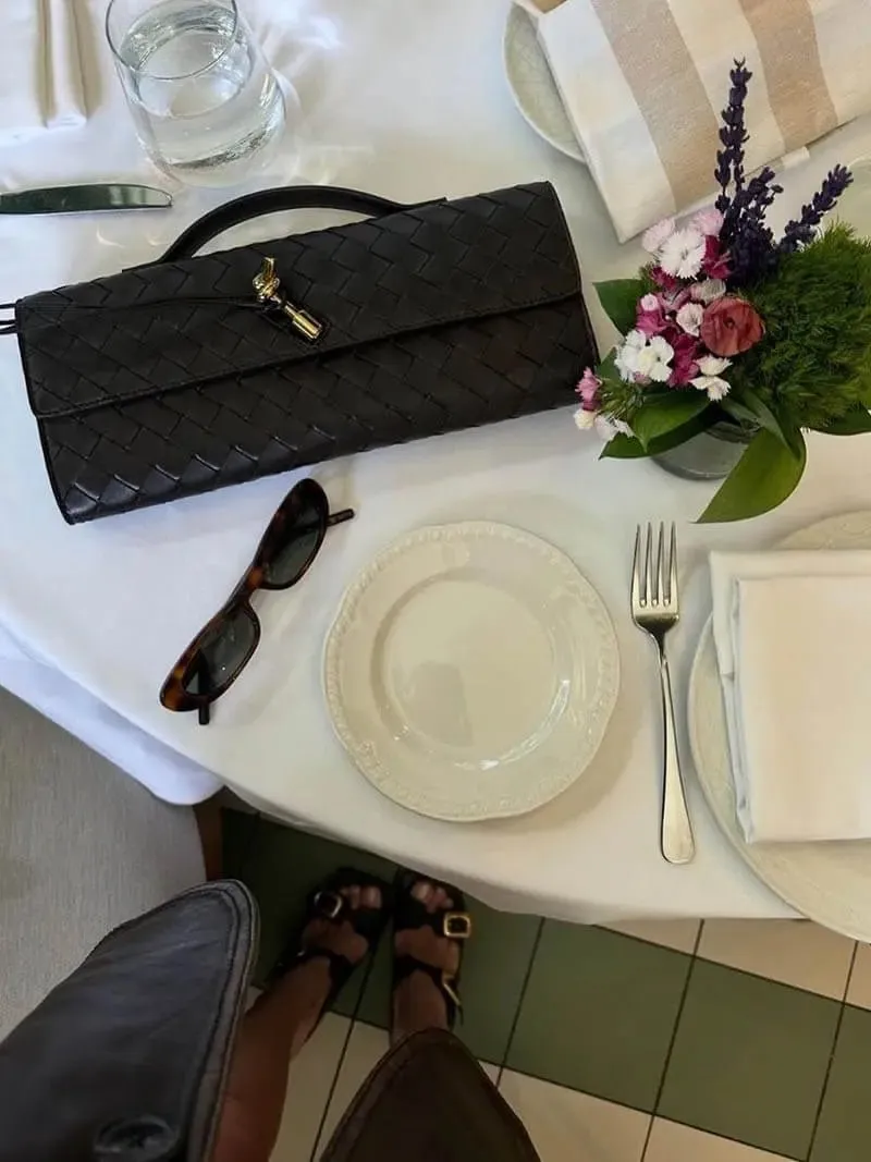 The Amy Luxury Handbag – The Must-Have Accessory for 2025