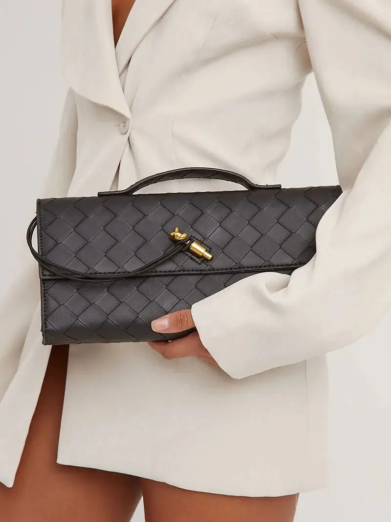 The Amy Luxury Handbag – The Must-Have Accessory for 2025