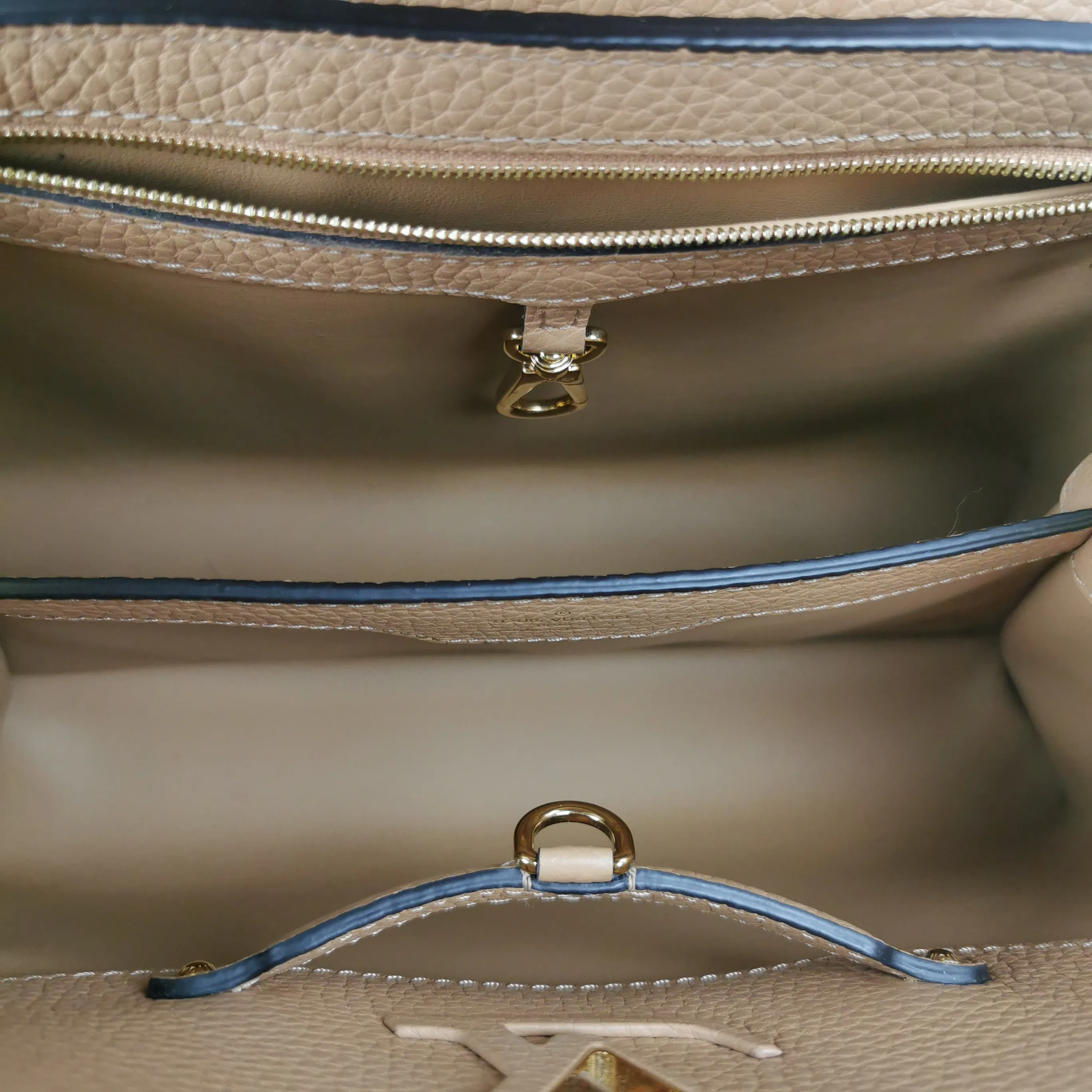 Trendy Inspired Louis Vuitton Capucines Mm Arizona Beige Taurillon
