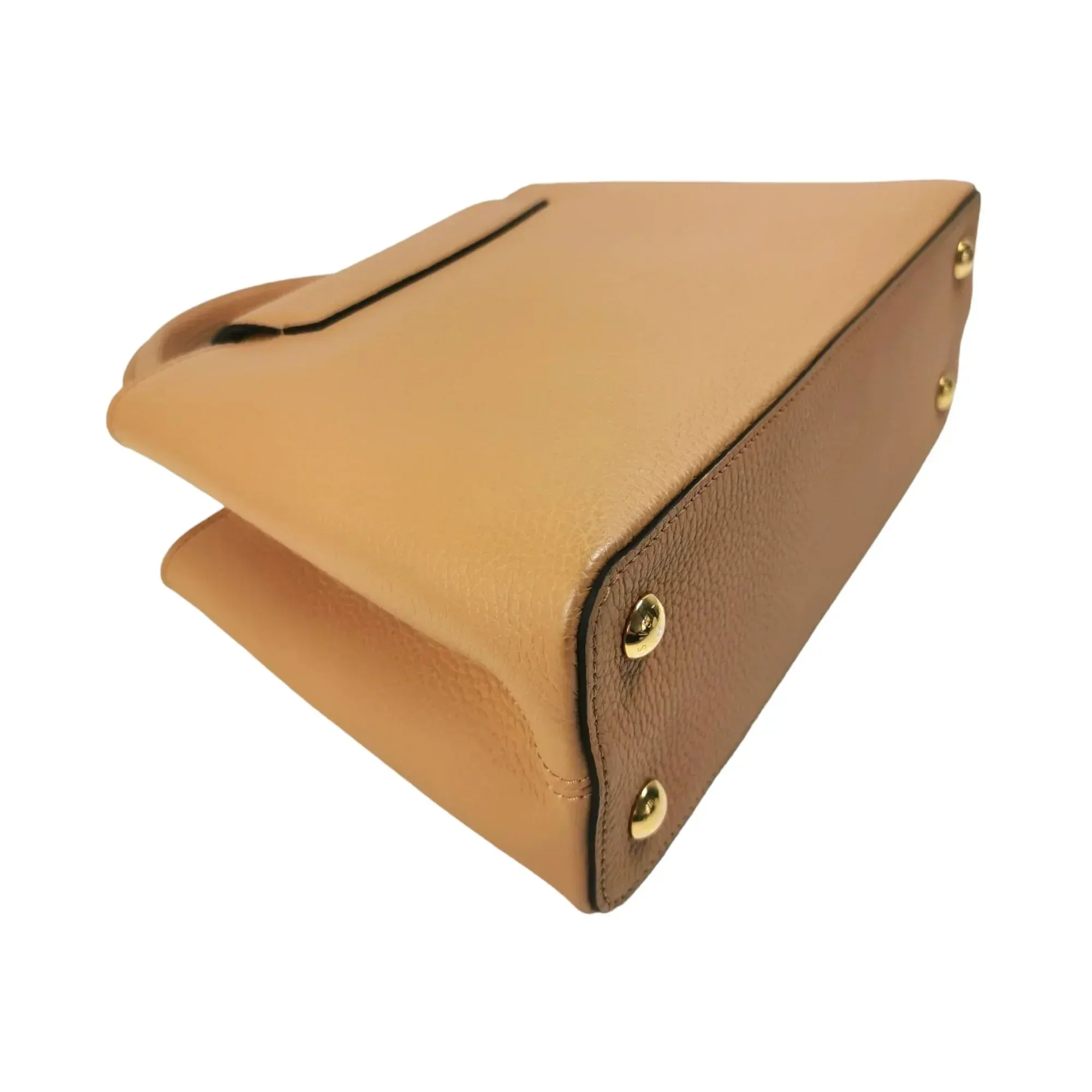Trendy Inspired Louis Vuitton Capucines Mm Arizona Beige Taurillon
