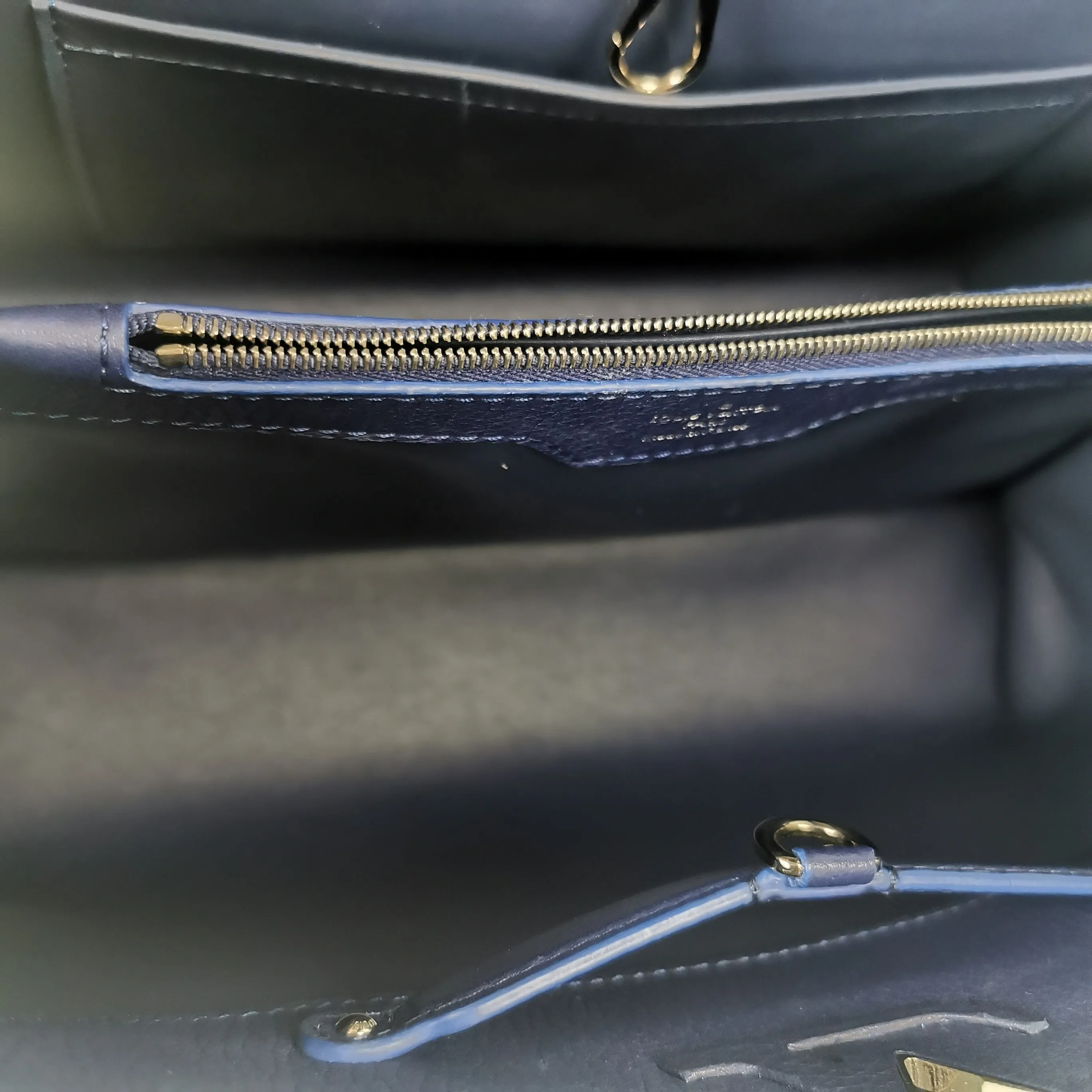 Trendy Inspired Louis Vuitton Capucines Mm Exotic Blue Taurillon